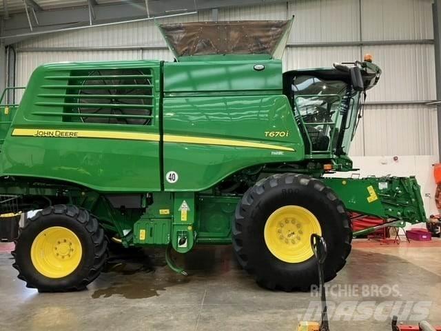 John Deere T670i Kombajni