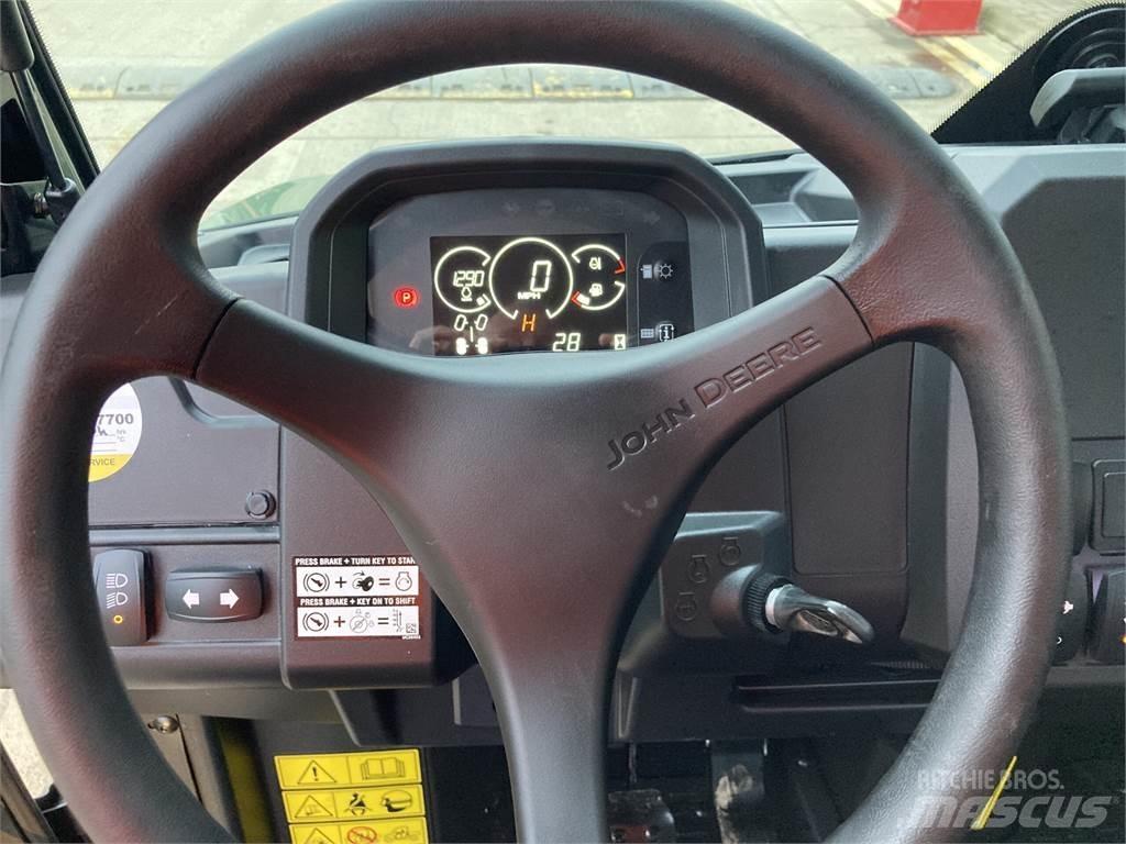John Deere XUV875M Pomoćne mašine