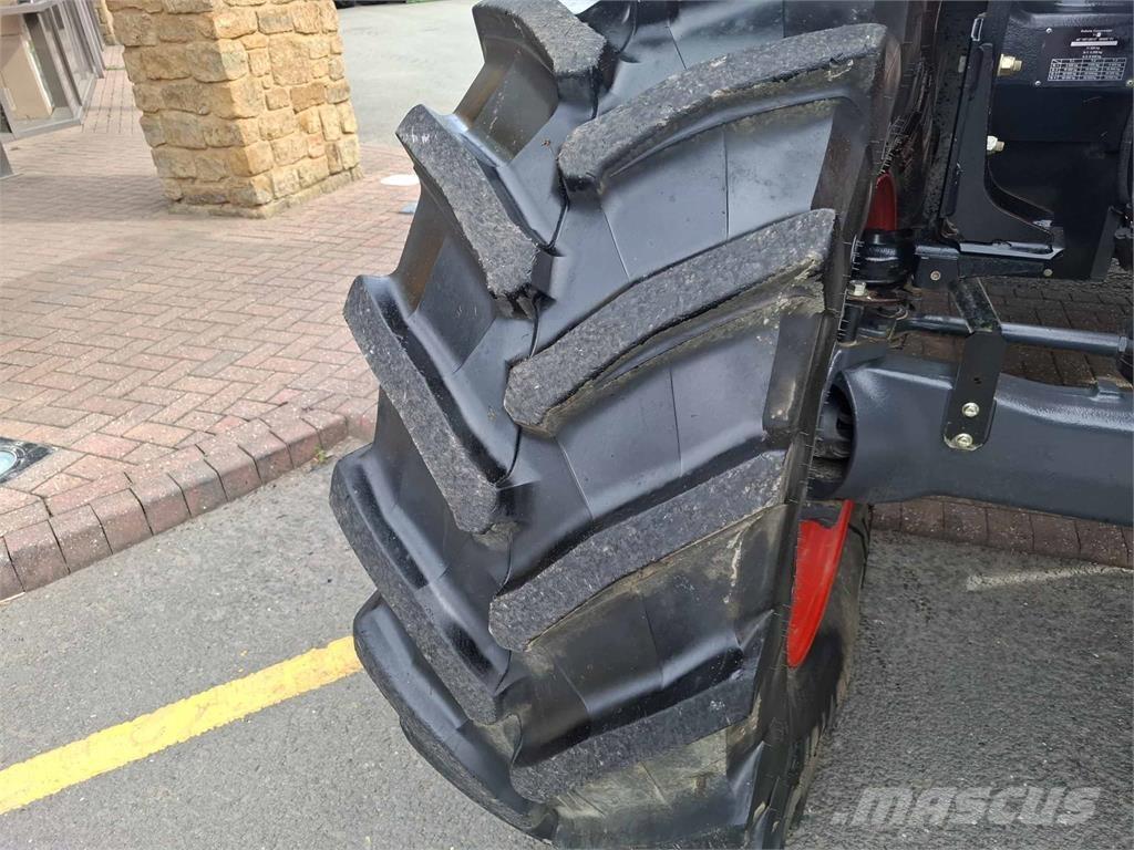 Kubota M7153 Traktori
