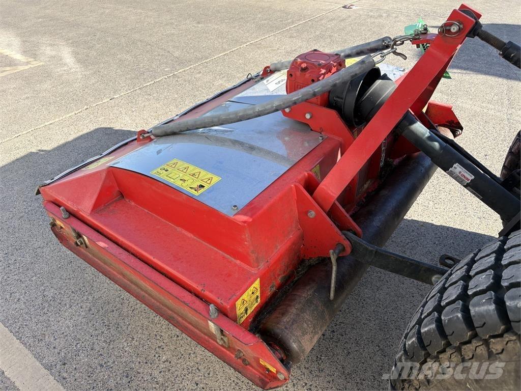 Trimax Striker 150 Kosilice sa postoljem za vuču