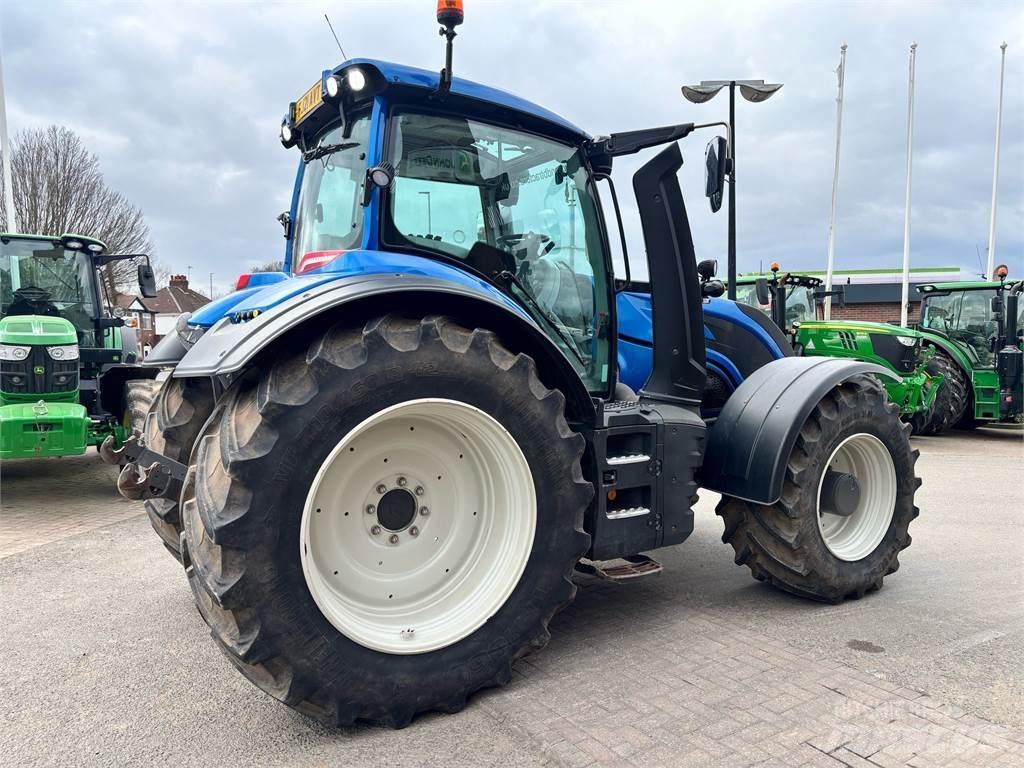 Valtra T234D Traktori