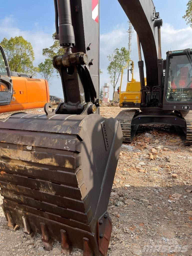 Volvo 220D Bageri guseničari