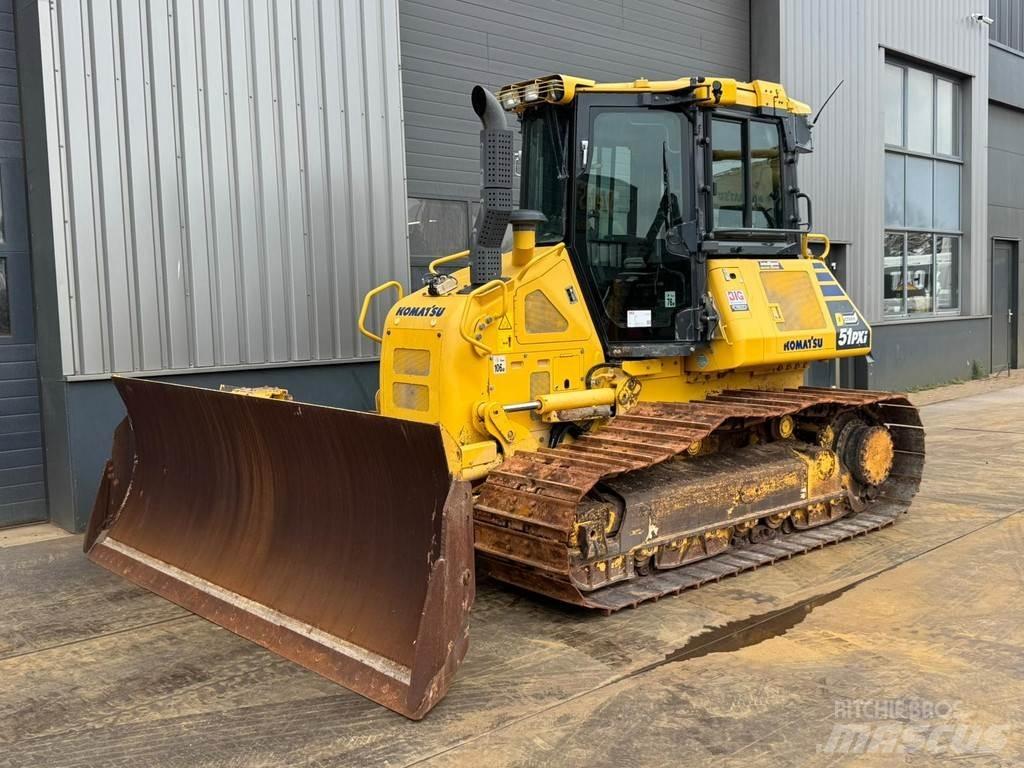 Komatsu D51PXi-24 Buldožeri guseničari