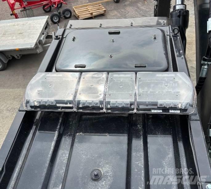 Hyundai HX 300 AL Bageri guseničari