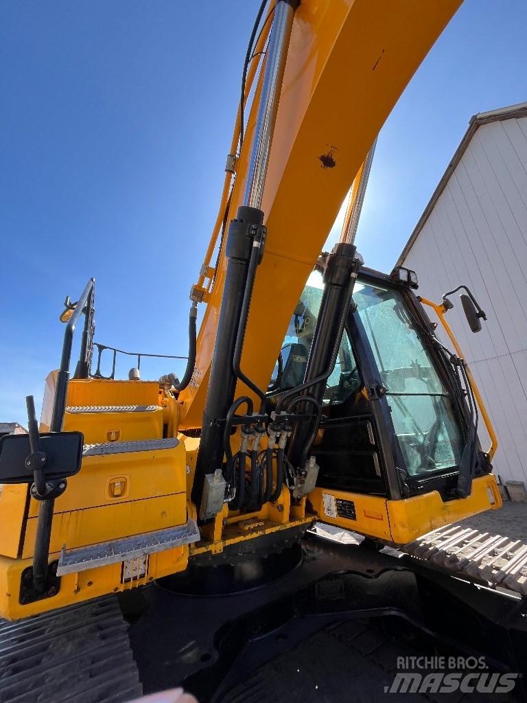 JCB JS 220 LC Bageri guseničari