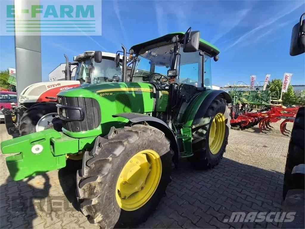 John Deere 5070 m Traktori