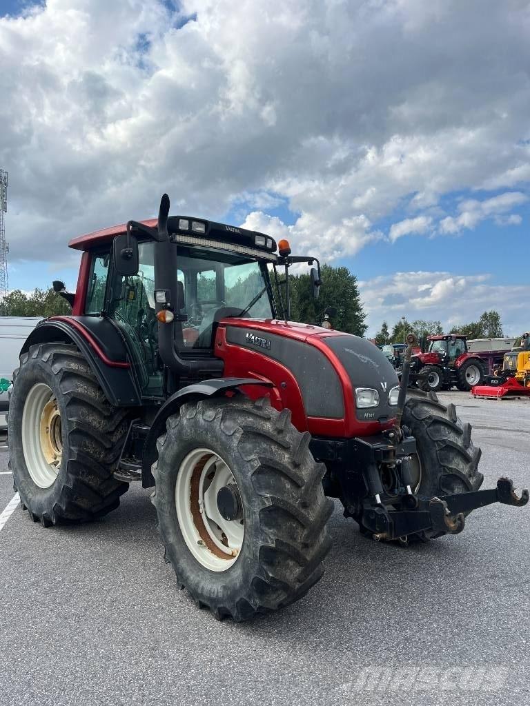 Valtra N 141 Traktori