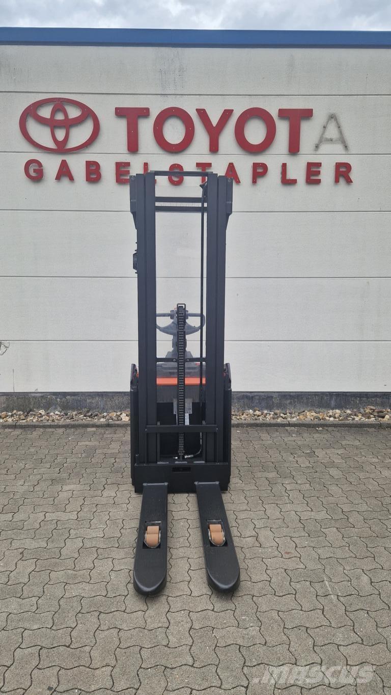 Toyota SPE160 Samopogonski ručni viljuškari