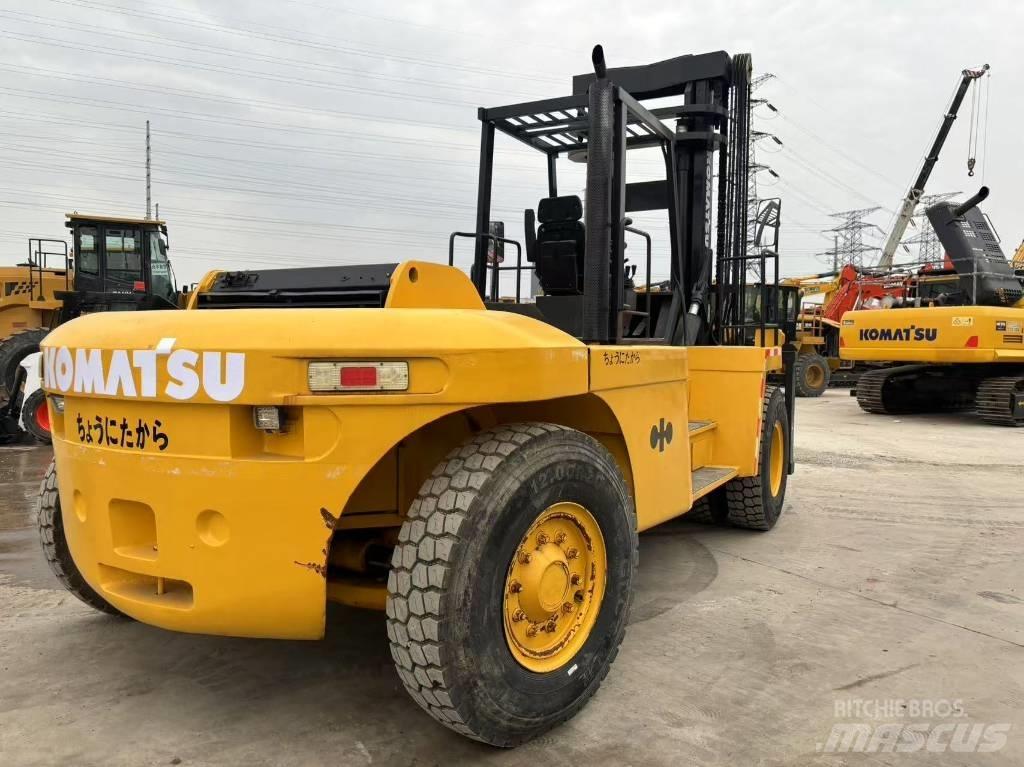 Komatsu FD200 Teleskopski viljuškari