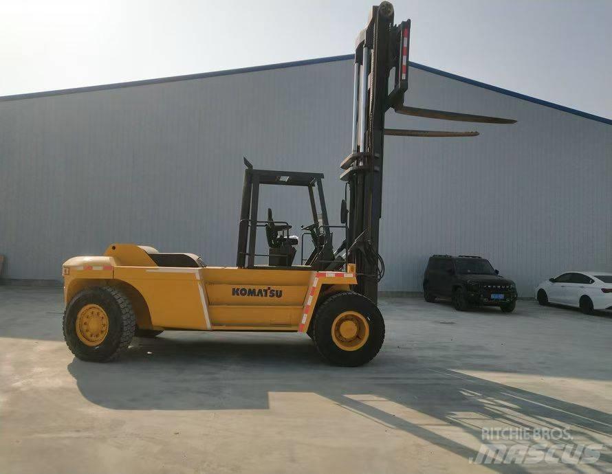 Komatsu FD200 Teleskopski viljuškari