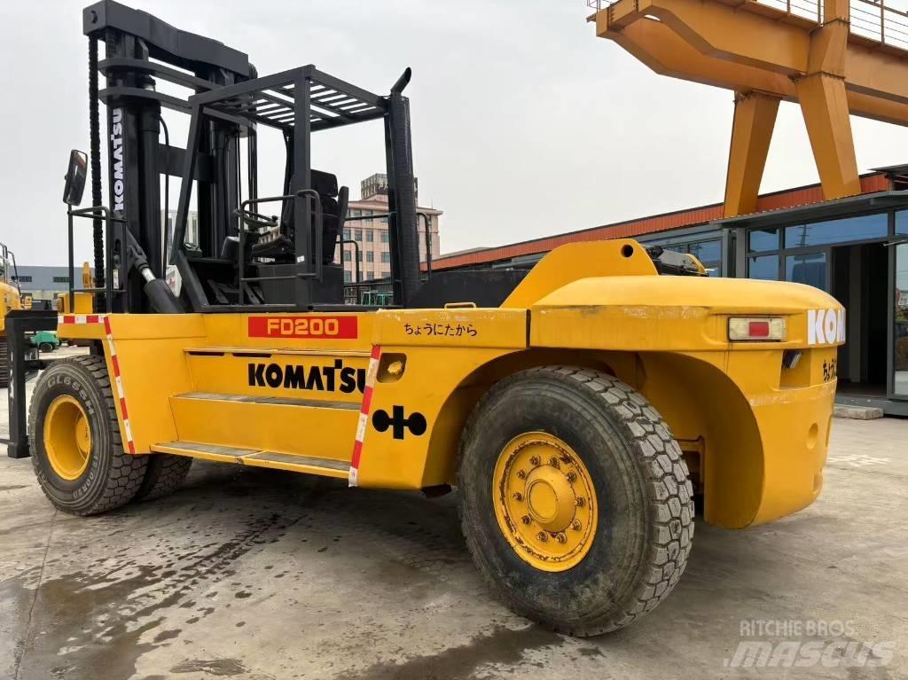 Komatsu FD200 Teleskopski viljuškari