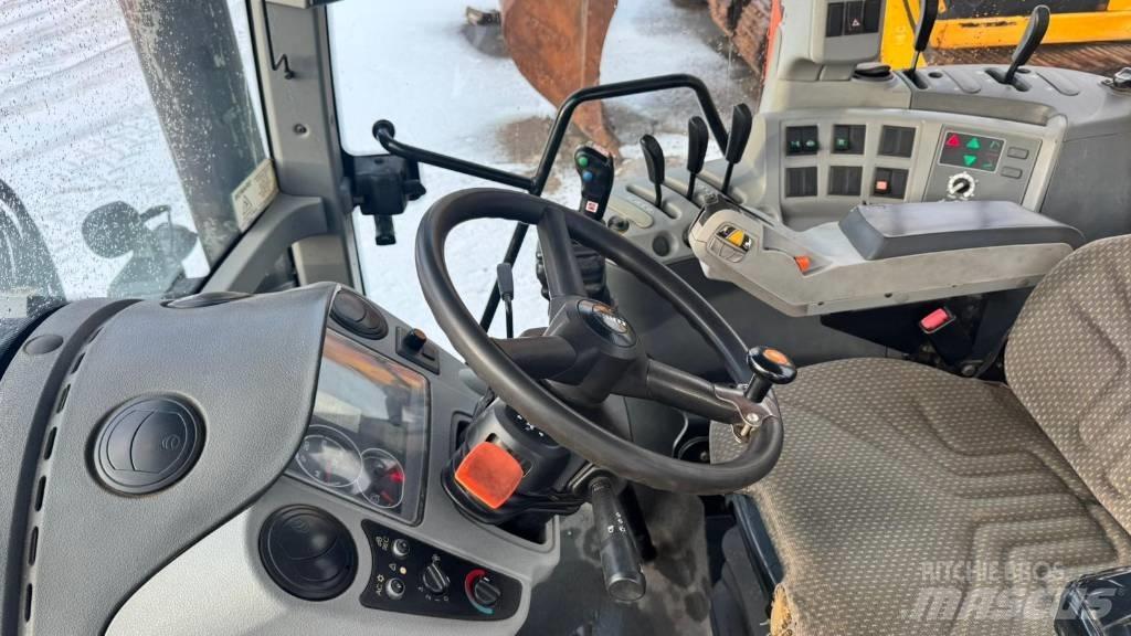 CLAAS Arion 530 Traktori