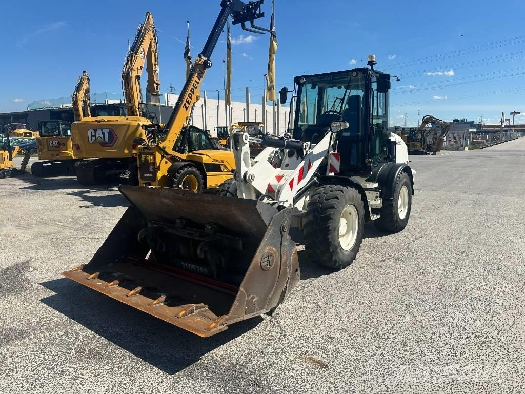 CAT 908 M Utovarivači na točkove