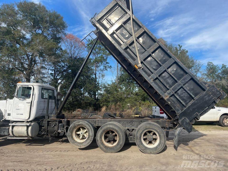 Mack dump Kiperi kamioni