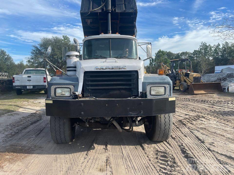 Mack dump Kiperi kamioni