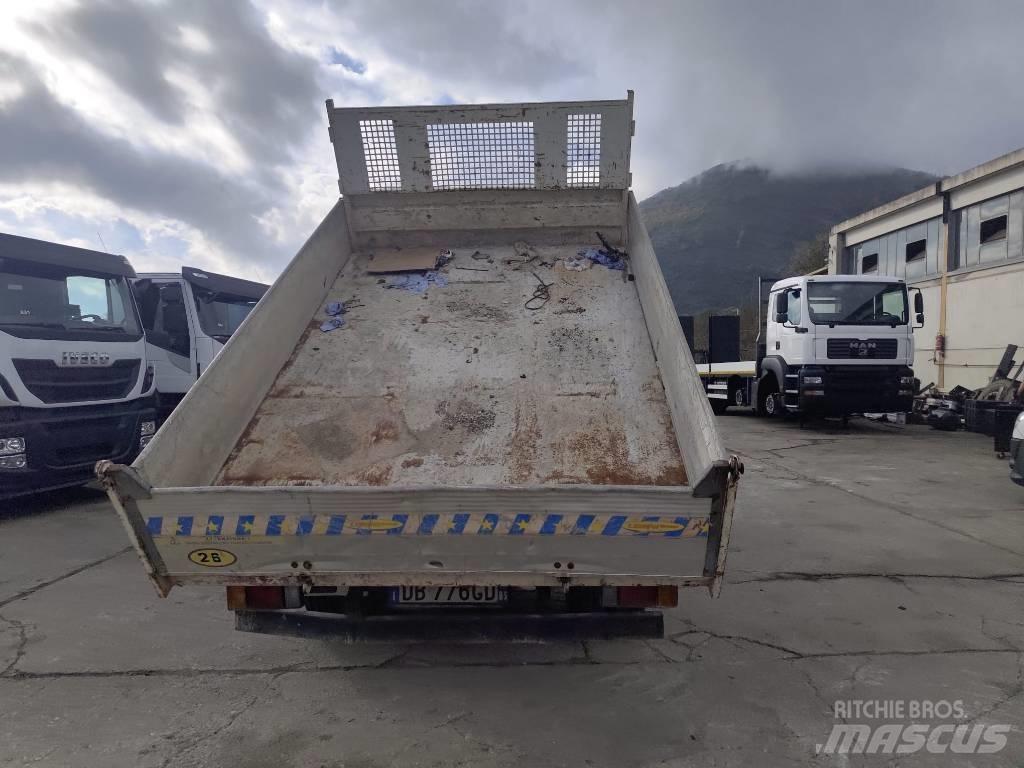 Isuzu NPR77G-5DX Kamioni sa kranom