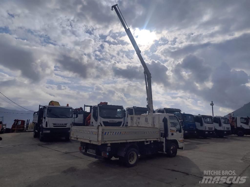 Isuzu NPR77G-5DX Kamioni sa kranom
