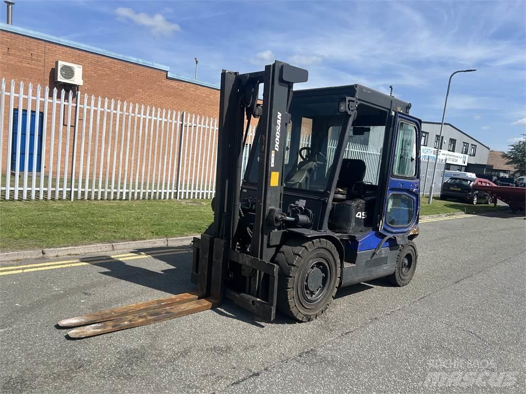 Doosan D45SC-5 Dizelski viljuškari