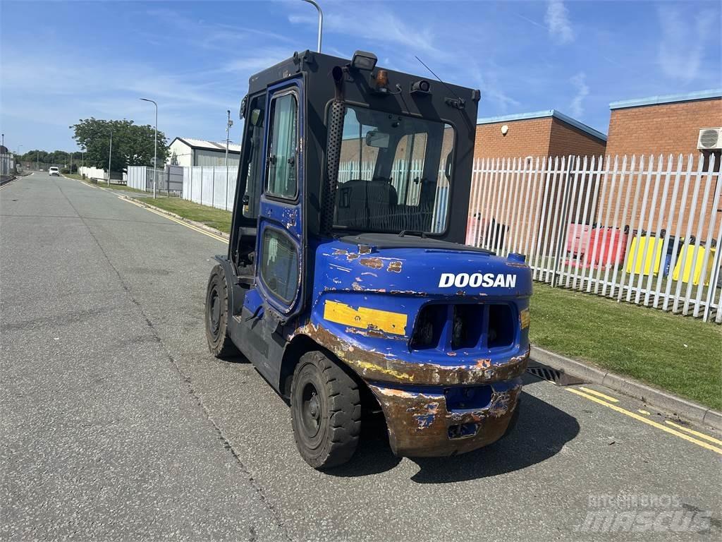 Doosan D45SC-5 Dizelski viljuškari