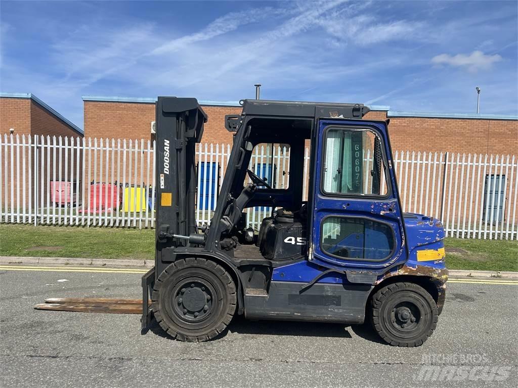 Doosan D45SC-5 Dizelski viljuškari