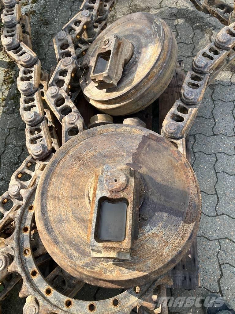 Komatsu 240 Bageri guseničari