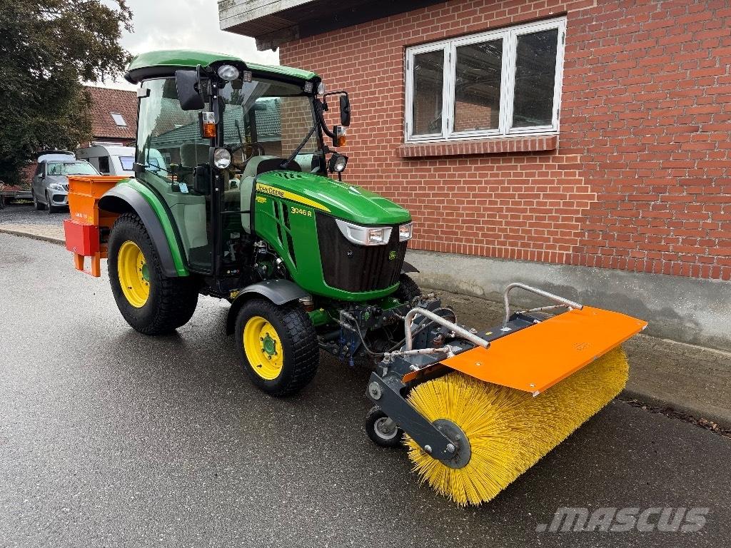 John Deere 3046 R Traktori