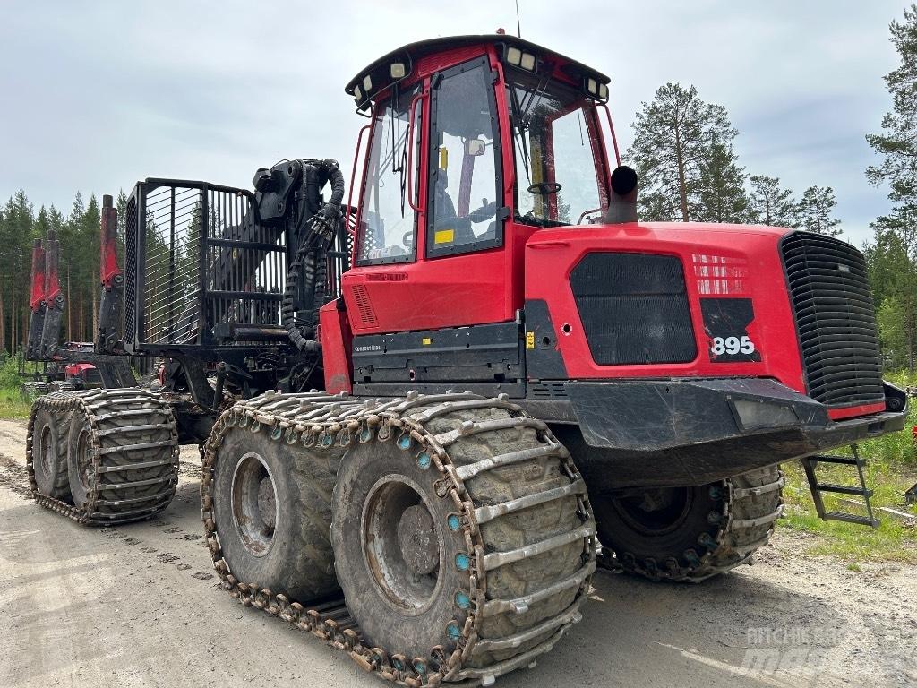 Komatsu 895 Forvarderi