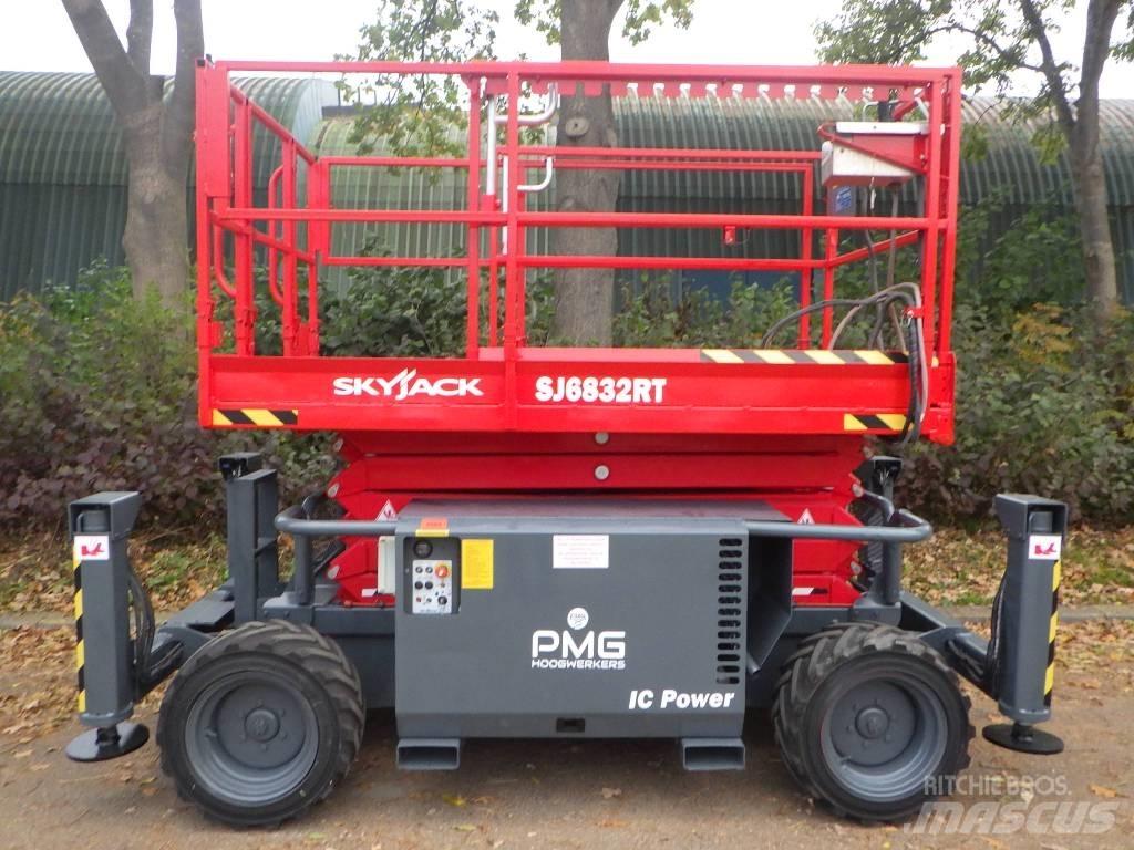 SkyJack SJ6832RT Makazaste platforme