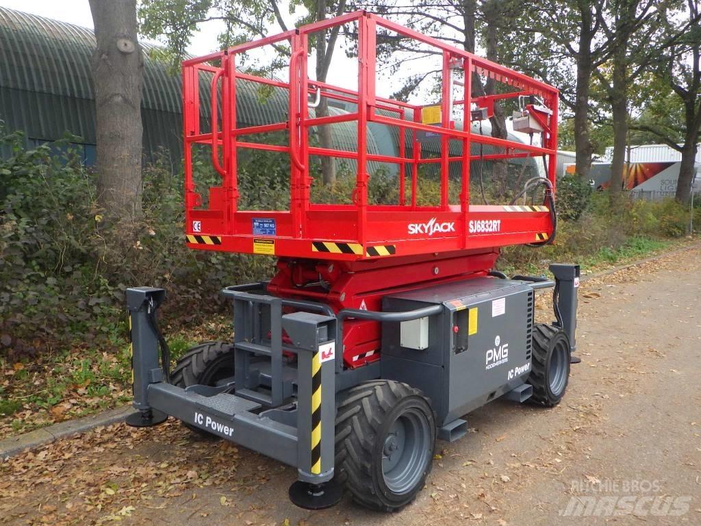 SkyJack SJ6832RT Makazaste platforme