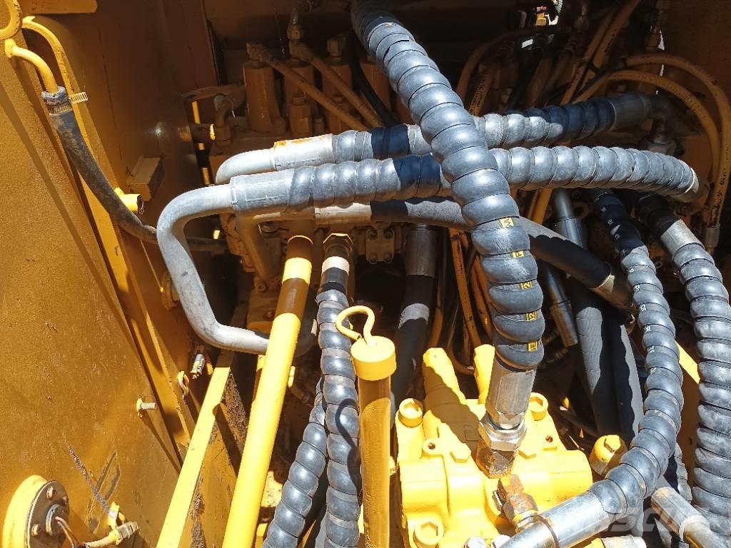 CAT 320D2L Bageri guseničari