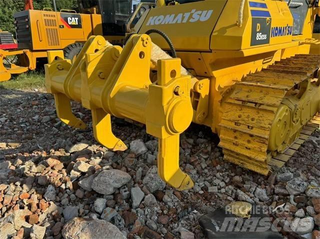 Komatsu D 85 Buldožeri guseničari