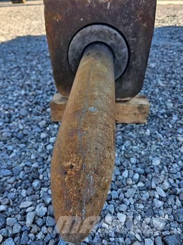 Furukawa F12 Čekići