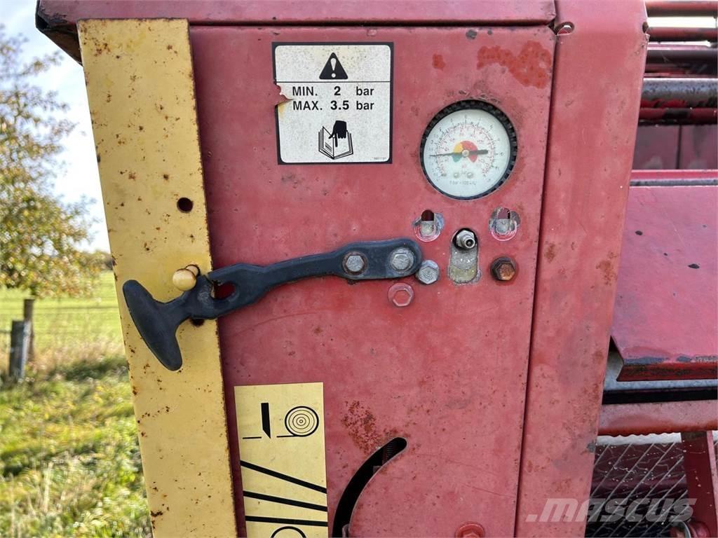 New Holland 865 Prese/balirke za rolo bale