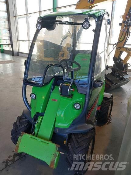 Avant 220 Skid steer mini utovarivači