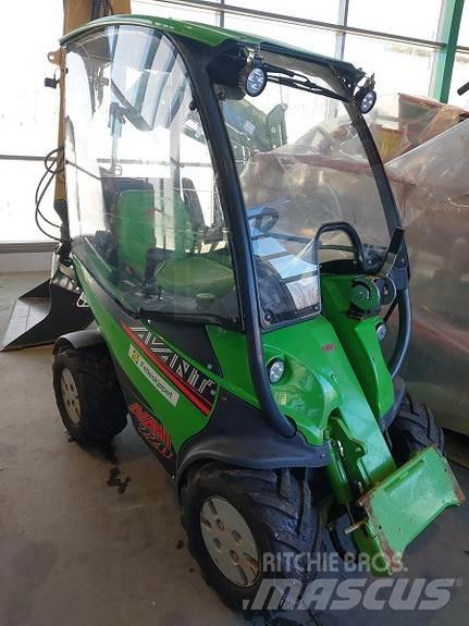 Avant 220 Skid steer mini utovarivači