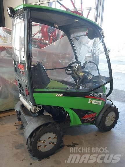 Avant 220 Skid steer mini utovarivači