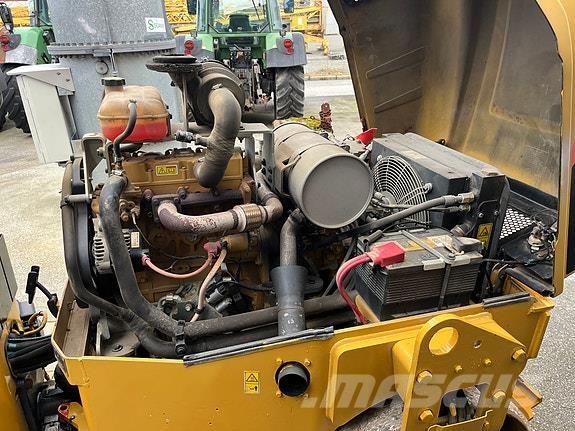 CAT CB34B Asfaltni finišeri