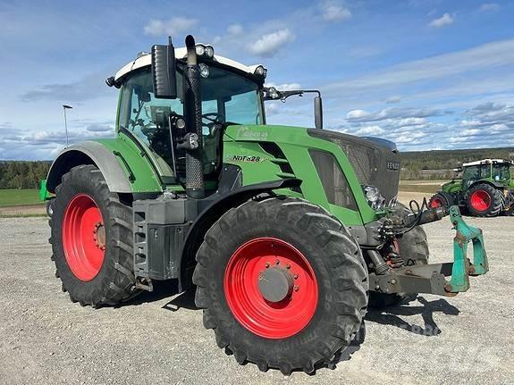 Fendt 828 Vario Traktori