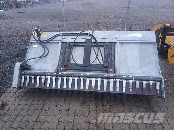 Globus GSK 1600 Posipači soli i peska