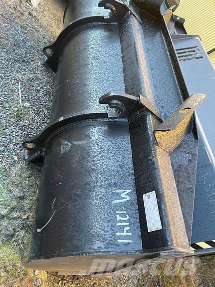 JCB med BM Gume, točkovi i felne