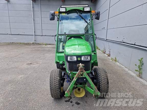 John Deere 2032R Traktori