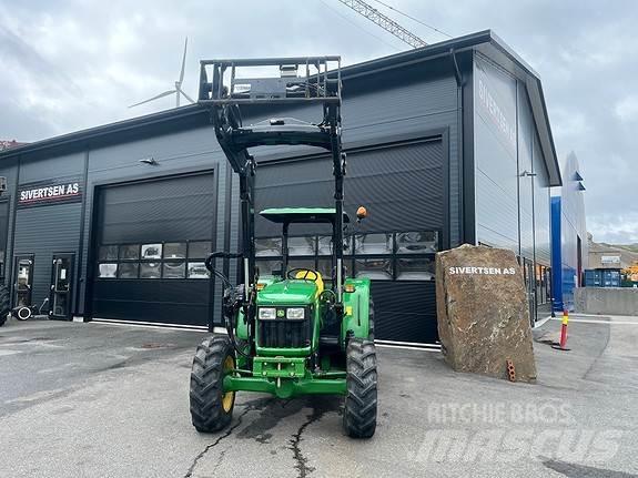 John Deere 5055E Traktori
