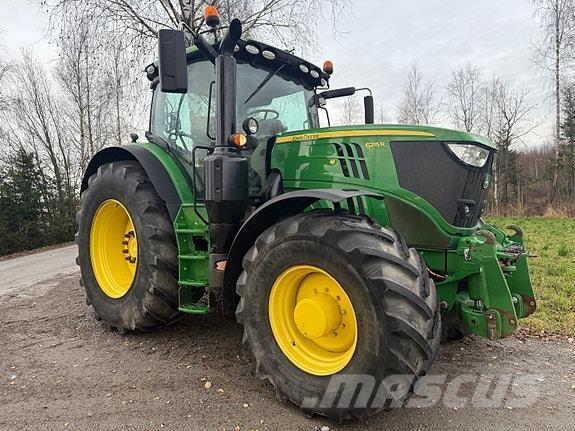 John Deere 6215R Traktori