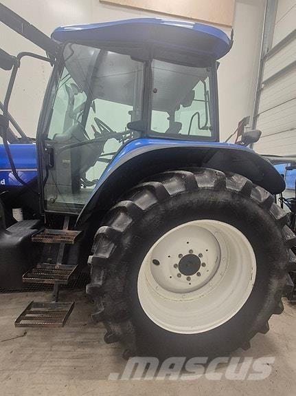 New Holland TM140 Traktori