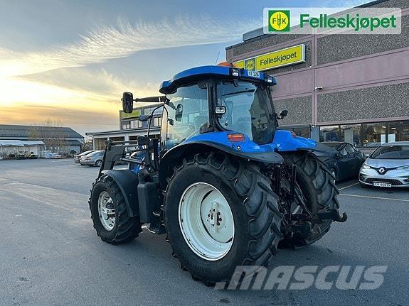 New Holland TS135A Traktori