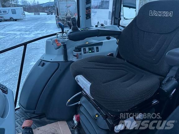 Valtra A105H Traktori