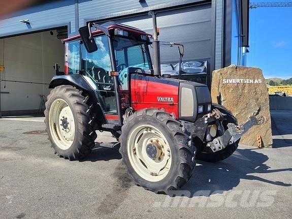 Valtra A75 - 4 Traktori