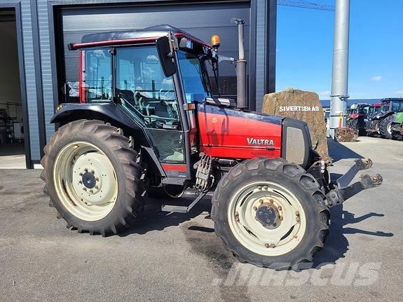 Valtra A75 - 4 Traktori
