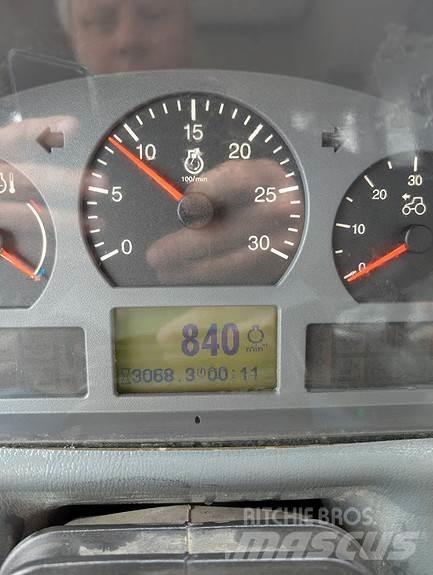 Valtra A83 Traktori