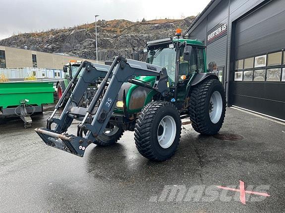 Valtra A83 Traktori